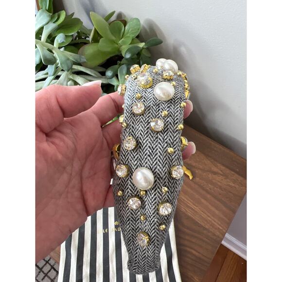 NEW Lele Sadoughi Crystal Tweed Pearl Logo Charm Knotted Headband Gray Size: O/S - Picture 4 of 6